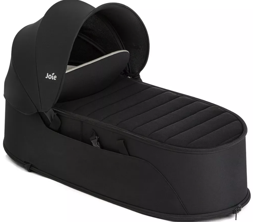 Alcofa macia Joie preta para carrinhos Aire Twin e Evalite Duo, vista lateral com capota aberta.