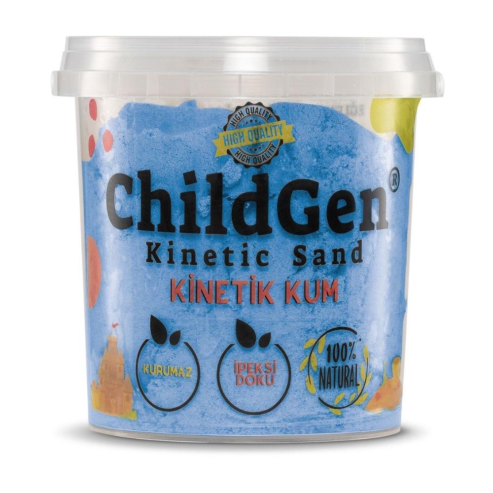 Recipiente de plástico transparente com areia cinética azul da marca ChildGen, destacando os atributos "100% Natural", "Não Seca" e "Textura Sedosa".