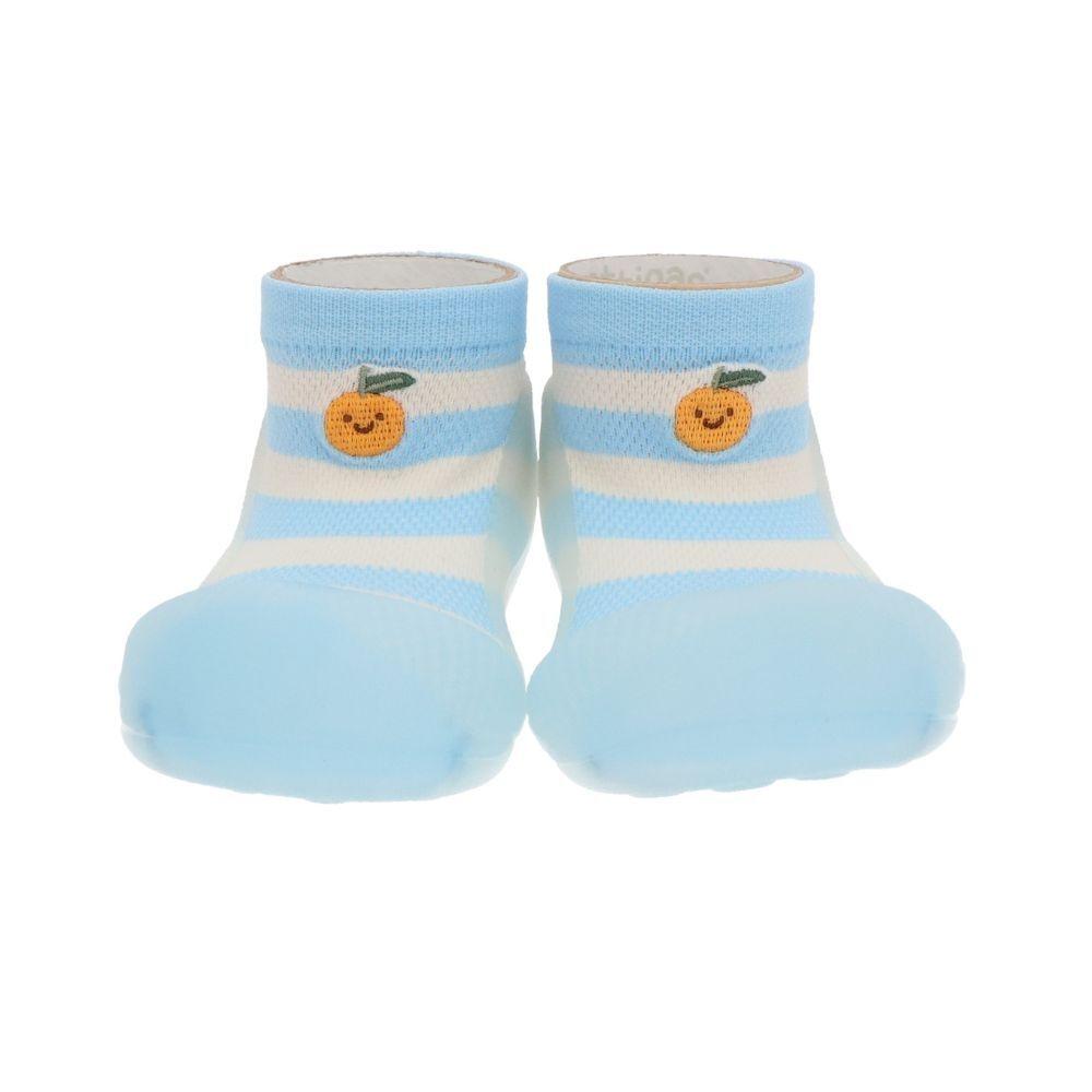Sapatos Attipas AQUA Fruity Blue com padrão de frutas e sola antiderrapante.