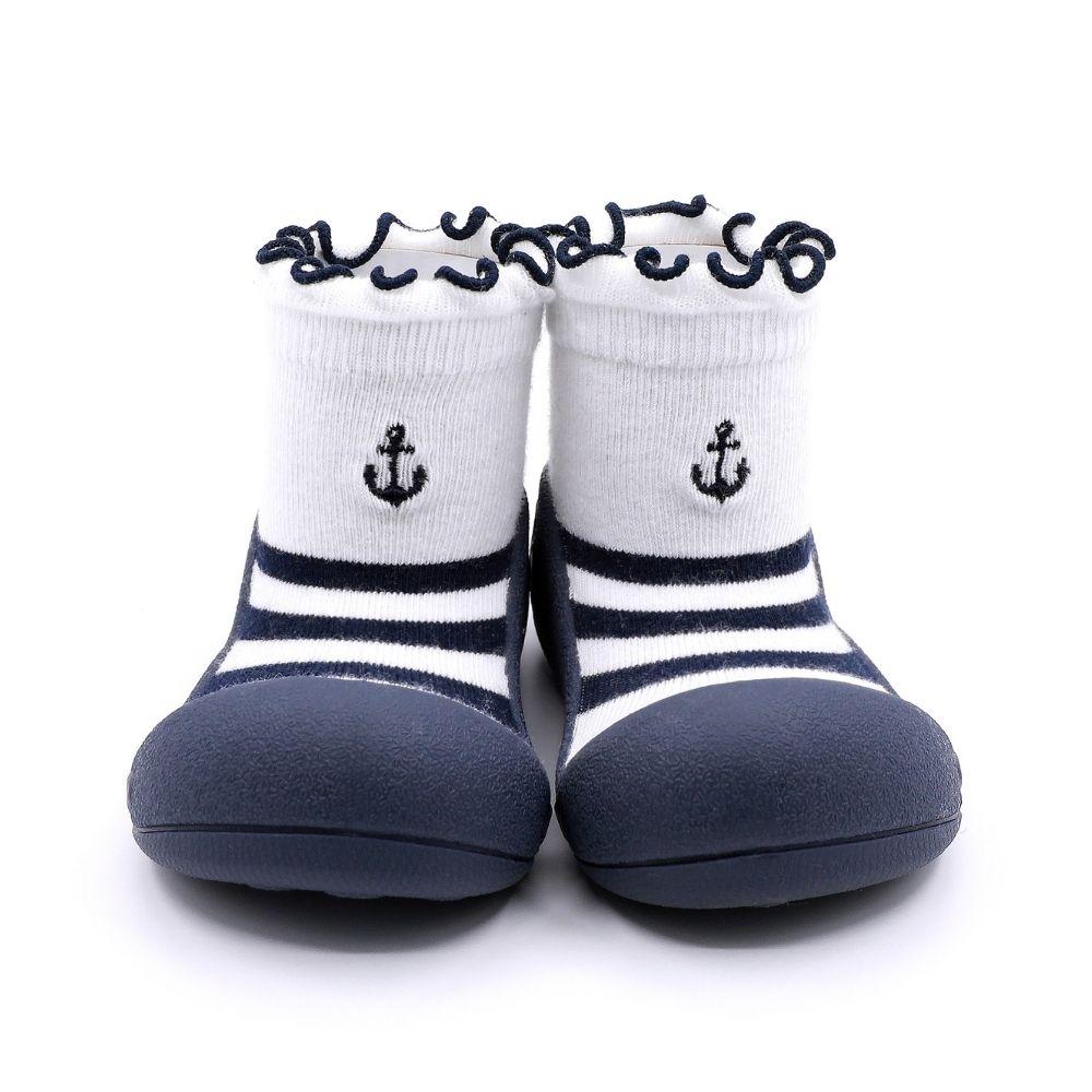Sapatos Attipas New Marine White com design náutico, ideais para os primeiros passos do bebé.