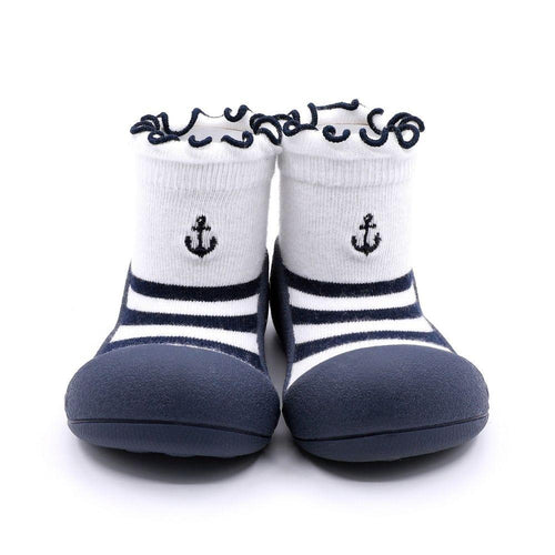 Sapatos Attipas New Marine White com design náutico, ideais para os primeiros passos do bebé.