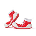 Par de sapatos Attipas New Star Red vermelhos, um virado para cima mostrando a sola e o outro de lado, destacando a flexibilidade e o design de cano alto.