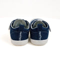 Vista traseira dos Attipas Skin Shoes Denim Azul, mostrando a estrutura sem reforço rígido e a sola plana ideal para o desenvolvimento natural dos pés.