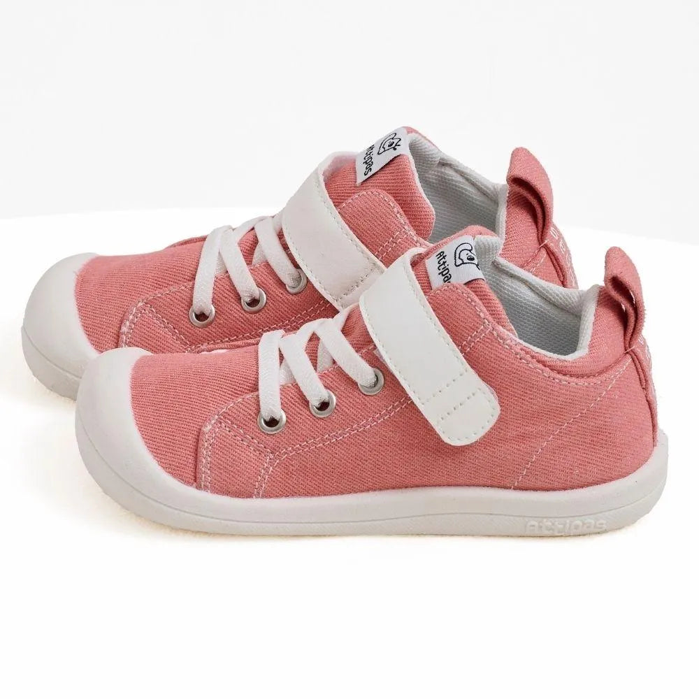 Par de Attipas Skin Shoes Denim Pink em posição diagonal, mostrando o design ergonómico e a sola antiderrapante.