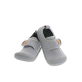 Calçado barefoot respeitador Attipas Skin Shoes (Grey), com um design confortável e flexível, em tonalidade cinza, ideal para os primeiros passos dos bebés.
