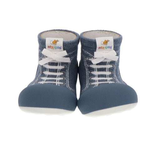 Sapatilhas Attipas Sola Bicolor Denim Deep Blue de tecido azul com sola flexível para bebé.