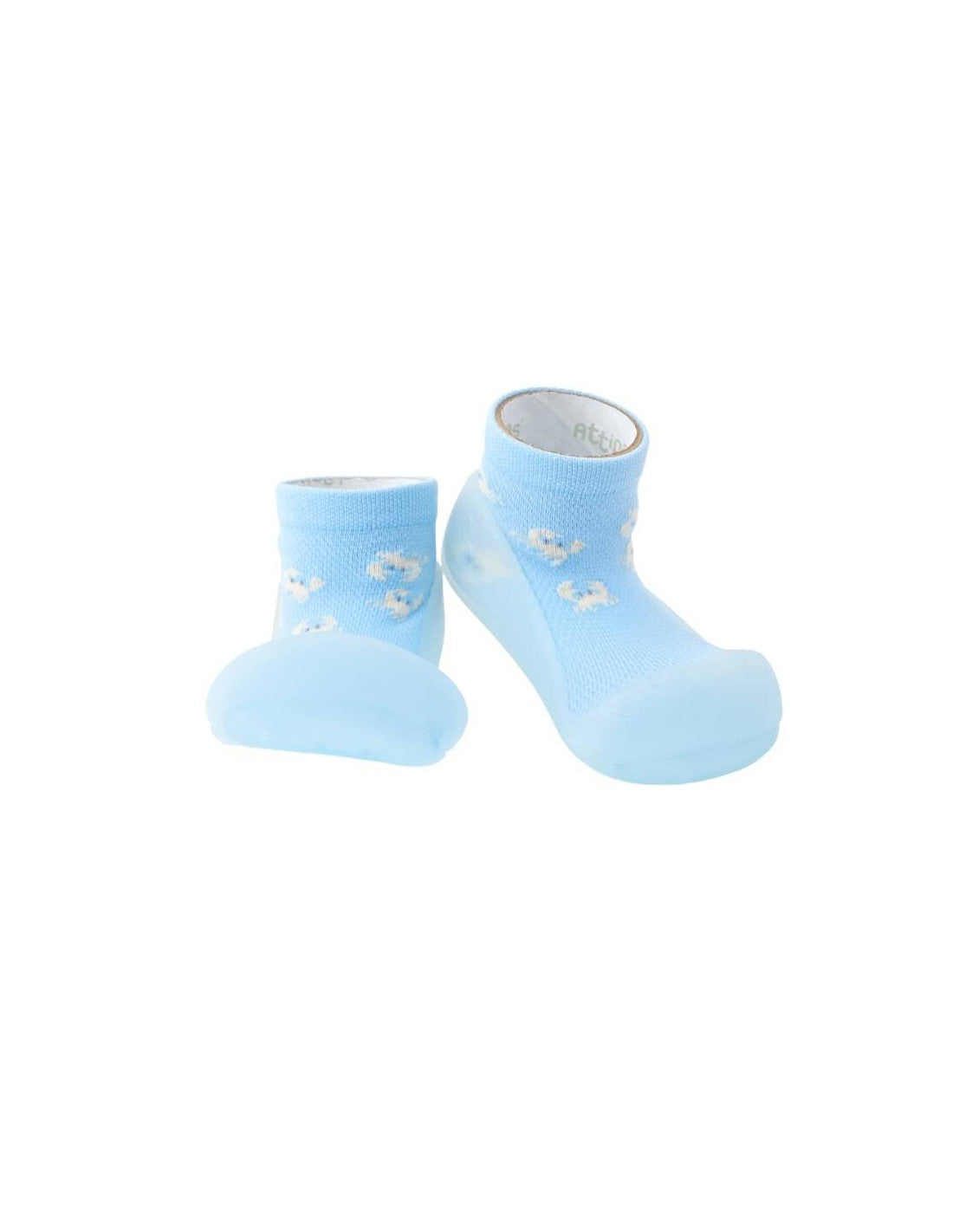 Par de sapatilhas Attipas Summer azuis, uma deitada e outra inclinada, evidenciando a flexibilidade da sola de borracha.