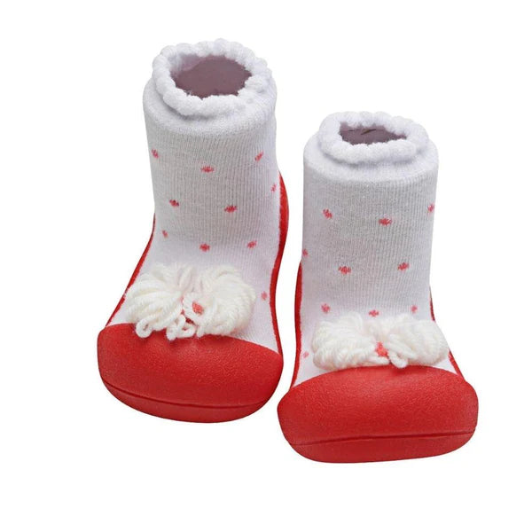 Par de Attipas Ribbon Red, calçado barefoot vermelho e branco com bolinhas vermelhas e laço decorativo na biqueira.