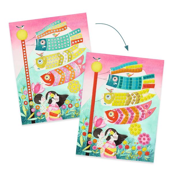 Detalhe de um mosaico de espuma brilhante concluído, representando uma flor de lótus japonesa, destacando a textura e o brilho.