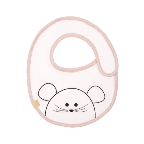 Babete impermeável Lassig Little Chums com desenho de rato em fundo branco e rebordo rosa.