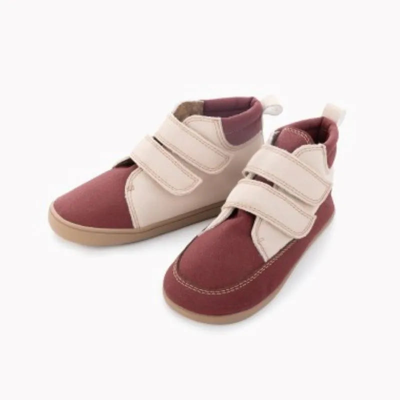  Par de Baby Lobitos Barefoot Bota Luna, botas infantis barefoot em tons de bordeaux e bege, com fecho duplo em velcro. Sola zero drop de 3,5mm, flexível e respeitadora.