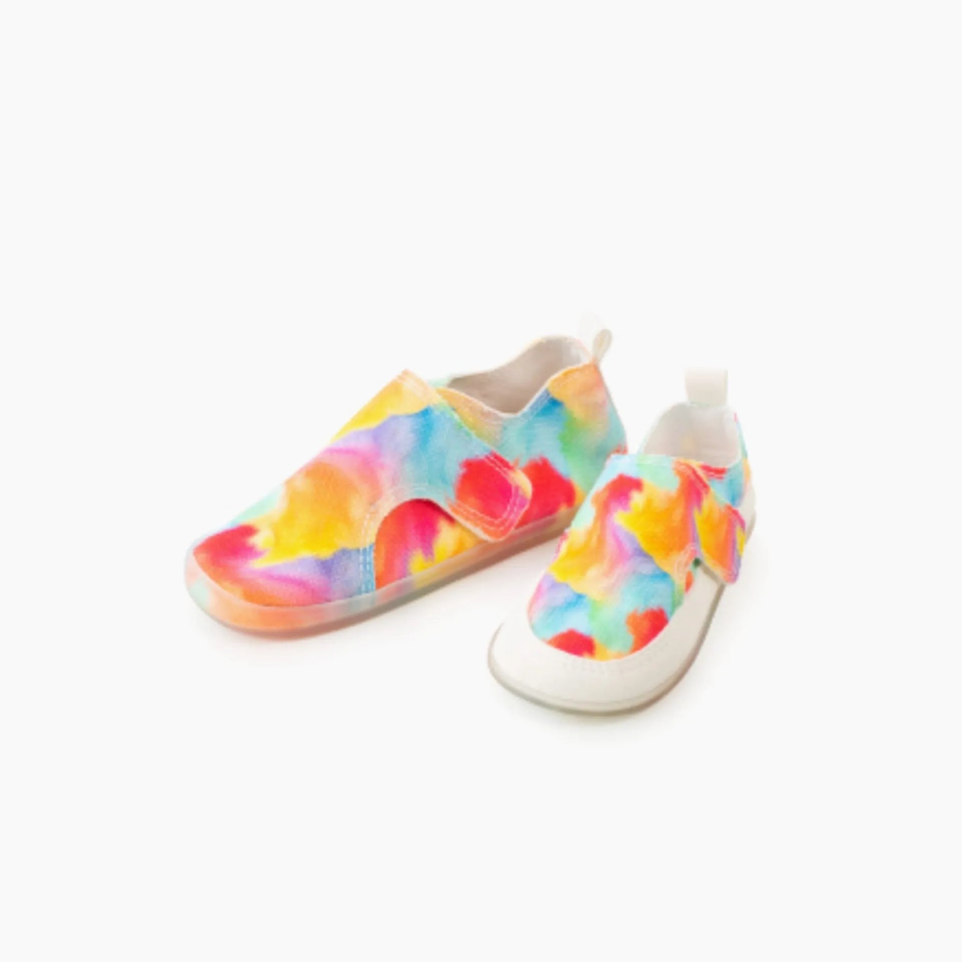 Par de Baby Lobitos Barefoot Paulitos Arcoíris, calçado infantil barefoot com estampado colorido e sola branca flexível. Design confortável, respeitador e vegan.