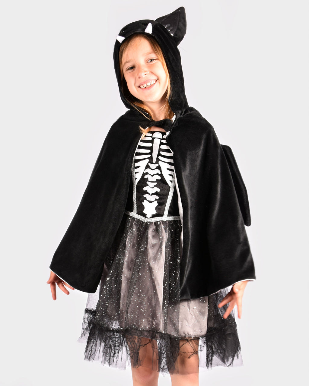 Capa de morcego preta em pelúcia com capuz e asas da Den Goda Fen, disfarce de Halloween para criança