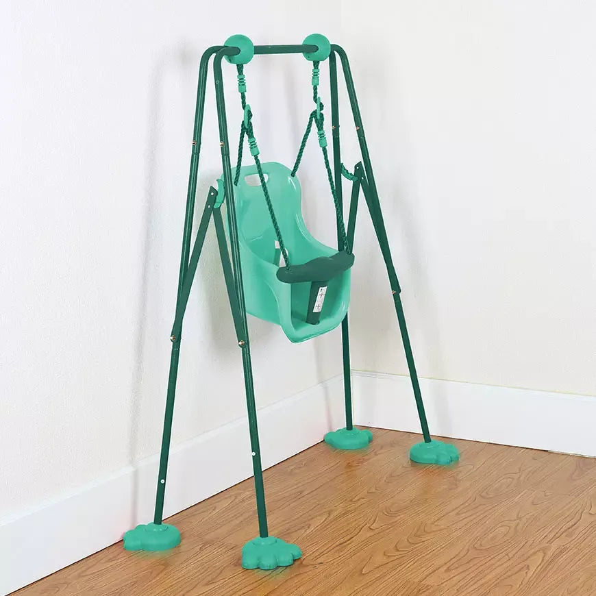 Baloiço para bebé verde menta, instalado em interior, com estrutura dobrável em aço galvanizado e pés antideslizantes para maior estabilidade.