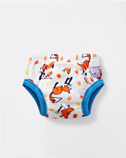 Cueca/fralda de aprendizagem reutilizável Bambino Mio (Fuzz) branca com padrão de raposas cor de laranja e acabamentos azuis.