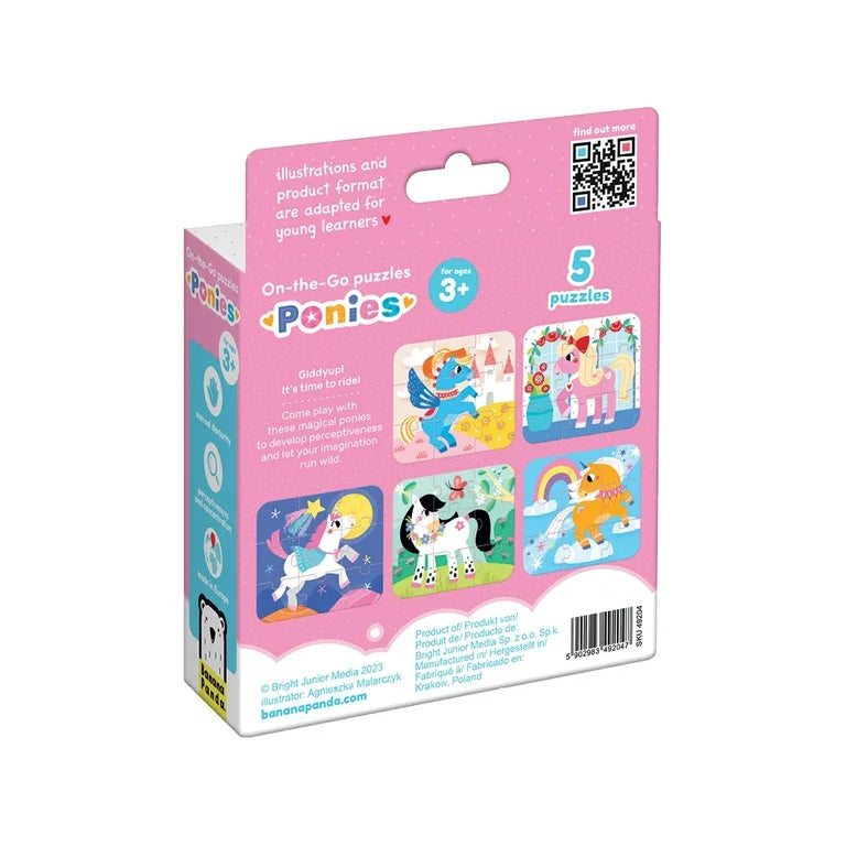 Vista traseira da embalagem dos puzzles Banana Panda Ponies, exibindo os 5 designs de pôneis e informações do produto em fundo rosa.