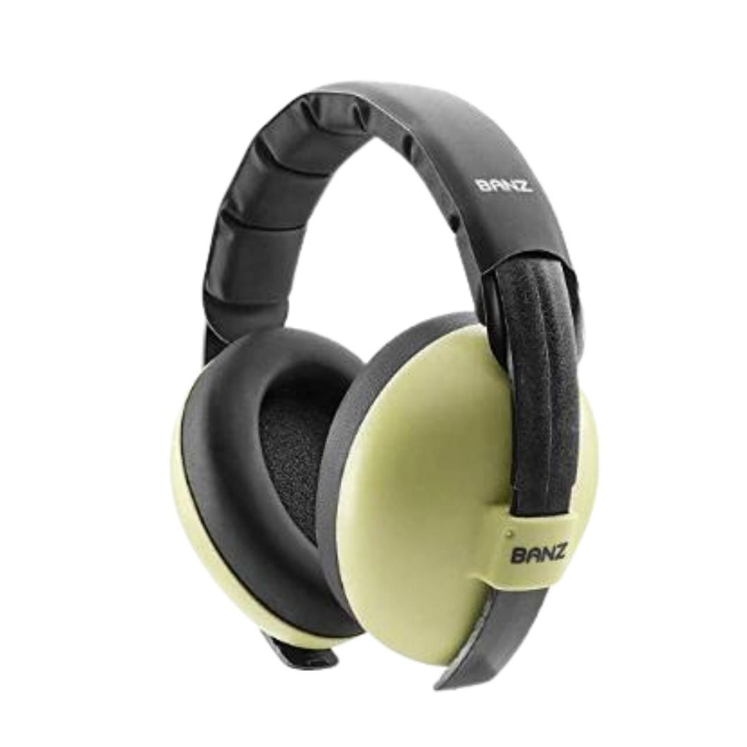 Protetores auditivos Banz azuis com banda almofadada para bebés até aos 3 anos.