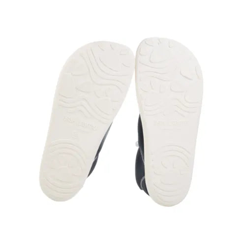 Sola do calçado barefoot adulto Mapis Noche, em branco, com padrão antiderrapante.