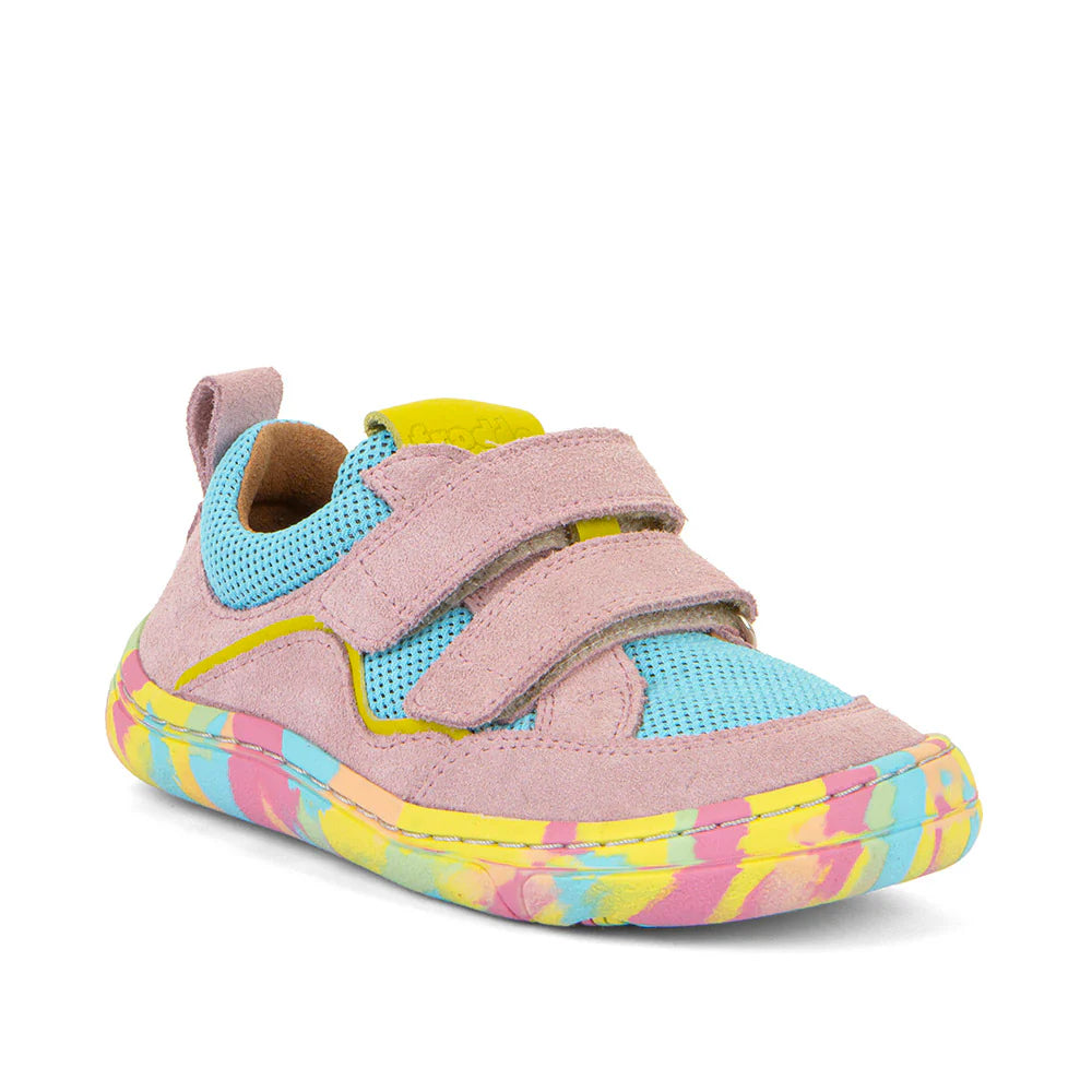 Sapatilha barefoot desportiva multicolorida com fecho em velcro e sola flexível com padrão arco-íris. Design leve e respirável, ideal para conforto e movimento natural dos pés.
