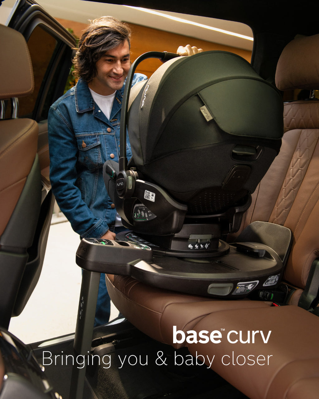 Base isofix Nuna fixa, compatível com PIPA e PIPA Next, mostrando a perna de apoio e indicadores de instalação.