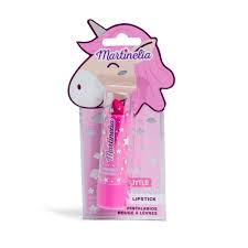 Batom Martinelia 'Little Unicorn' com embalagem em forma de unicórnio, cor rosa com decoração de estrelas.