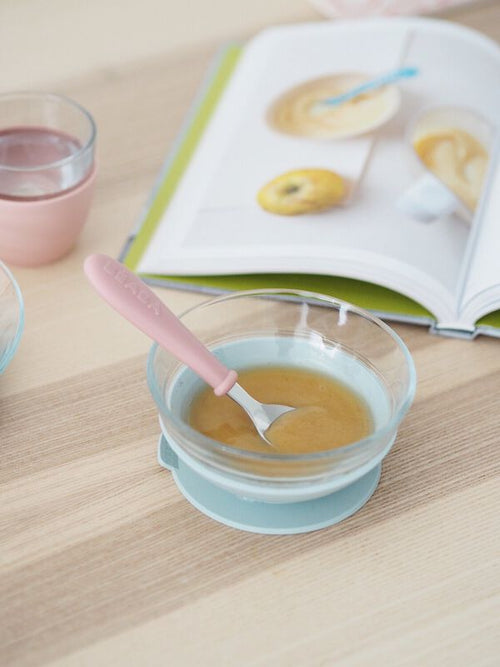 Beaba Conjunto 3 talheres em aço inoxidável Rosa em utilização