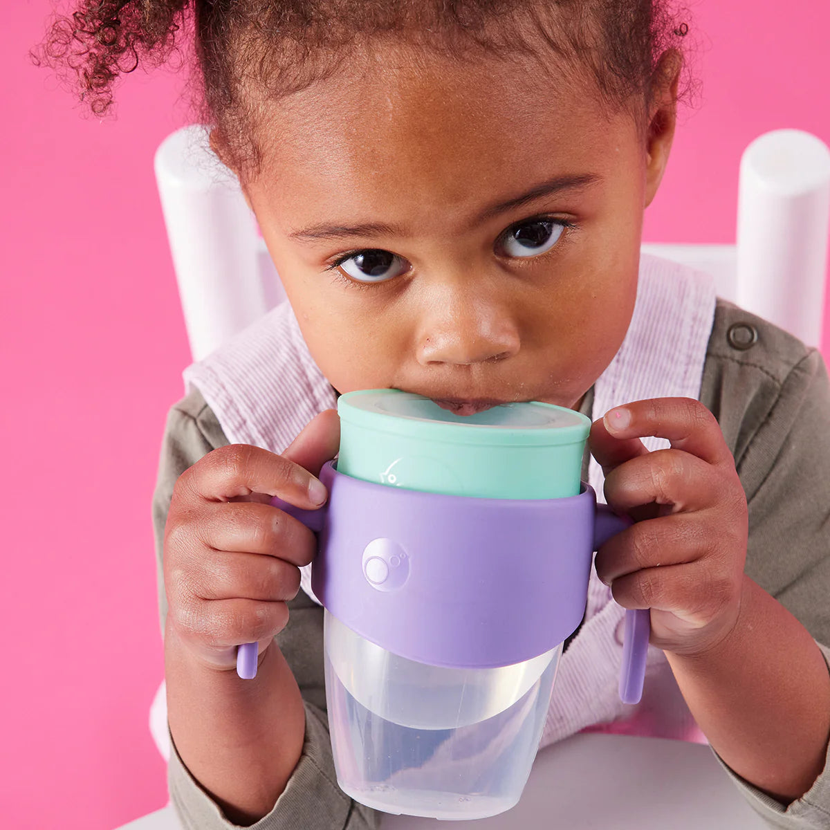 Criança a beber de forma autónoma pelo copo 360º Bbox Lilac pop
