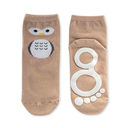 Par de meias barefoot BigToes cor de pele com desenho de coruja na parte superior e sola antiderrapante branca com formato de pegada.