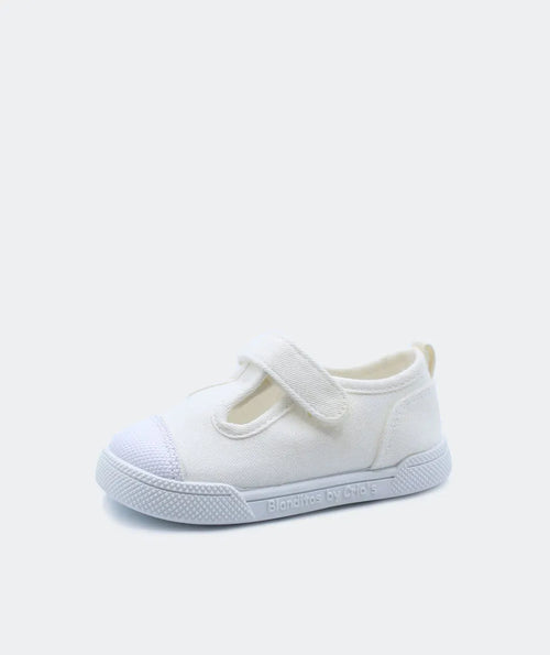 Calçado barefoot Blanditos by Crio's em lona branca, com sola branca e fecho em velcro. Modelo leve, respirável e respeitador da anatomia do pé.