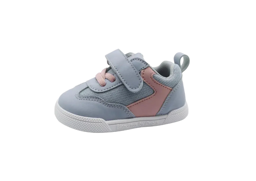  Blanditos barefoot em lona vegana cinza com detalhes em rosa, fecho de velcro e sola branca de borracha para flexibilidade e proteção.