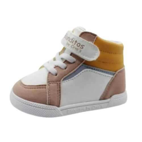 Ténis Blanditos Barefoot em branco, bege e mostarda, com fecho de velcro e atacadores, ideal para um ajuste confortável e liberdade de movimento.
