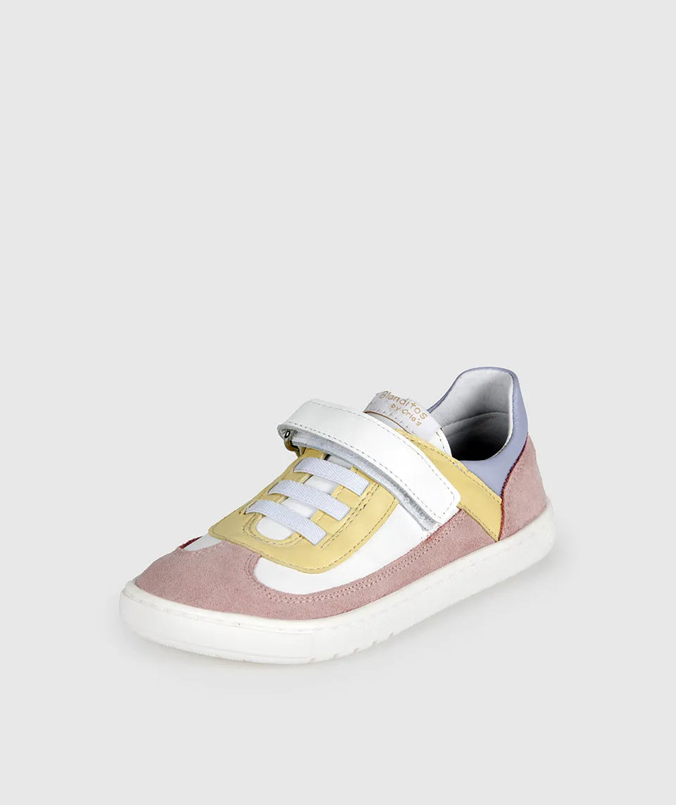 Vista lateral de sapatilha infantil Blanditos Berlin Lila (Multicolor Rosa/Amarelo/Lilás) em pele com sola branca e duplo velcro branco. Calçado Respeitador, Barefoot e Calçado Barefoot.