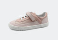 Vista lateral sapatilha Blanditos Berlin25 rosa, calçado infantil estilo barefoot respeitador, sola flexível branca e fecho em velcro ajustável.