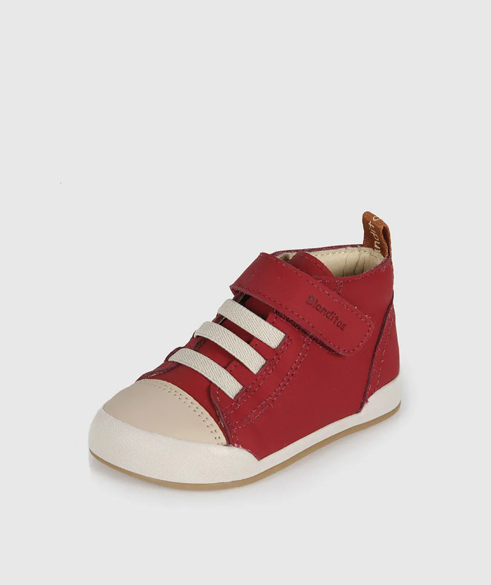 Sapatilha Blanditos Boston Duero (Vermelho/Borgonha) - Calçado Barefoot infantil flexível. Calçado Respeitador em pele vermelha com velcro, vista lateral.