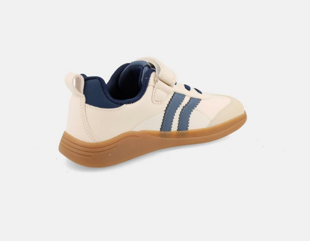 Vista traseira do desportivo Ares Beige da Blanditos, mostrando a sola curva e o design sem contrafortes, ideal para o movimento natural do pé.