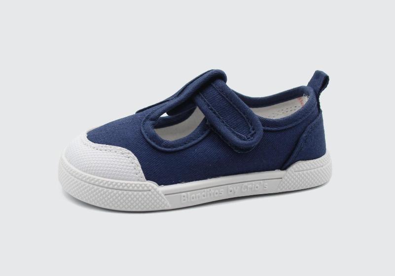 Sandália infantil estilo ténis em lona azul-marinho (navy) da Blanditos by Crio's, com fecho de velcro e sola branca flexível.
