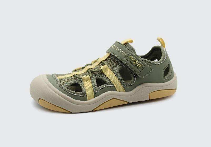 Sandália desportiva barefoot vegana Blanditos by Crio's Olimpo Verde, com fecho em velcro e biqueira reforçada, ideal para trekking.