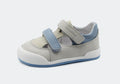 Sandália infantil Barefoot Blanditos Popa Gris em pele, cor cinza claro e azul, com fecho de velcro ajustável e sola flexível.
