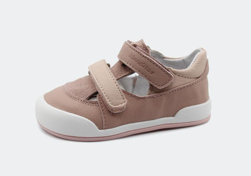 Sandália Barefoot infantil Blanditos Popa em pele genuína rosa, com fecho de velcro ajustável e biqueira protetora branca.