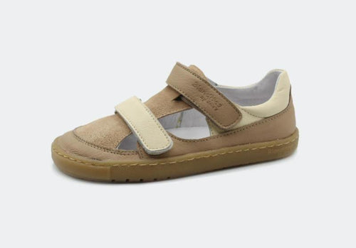 Sandália Barefoot infantil Blanditos Viento Arena em pele bege e creme, com fecho de velcro duplo, vista lateral sobre fundo neutro.