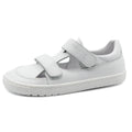 Sandália infantil Barefoot Blanditos Viento branca em pele genuína, com fecho de velcro ajustável e design fechado na frente.