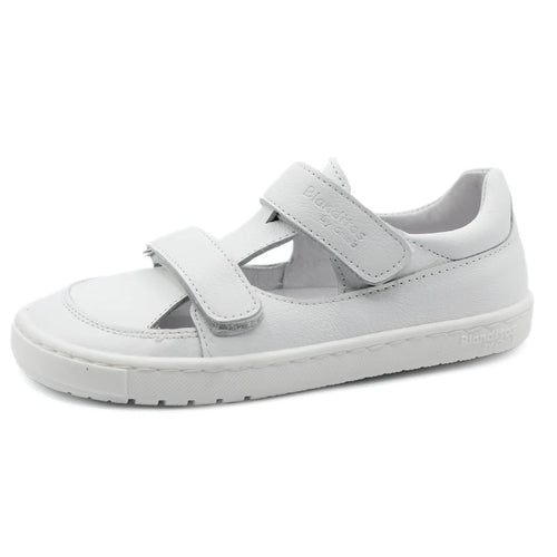 Sandália infantil Barefoot Blanditos Viento branca em pele genuína, com fecho de velcro ajustável e design fechado na frente.