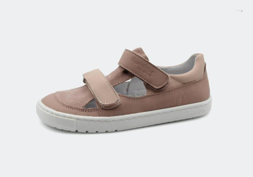 Sandália infantil Barefoot Blanditos Viento Rosa em pele, com fecho de velcro duplo e sola branca, vista de perfil.
