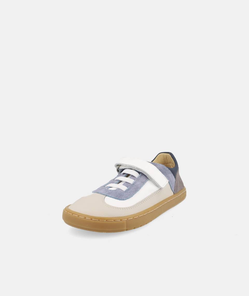Sapatilha desportiva barefoot Blanditos Berlin (Marinho) 2025, vista frontal, com fecho de velcro, em tons bege, branco, azul claro e sola castanha.