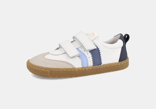 Sapatilha infantil barefoot Blanditos Delfin azul e branca, com fecho de velcro duplo e sola de borracha castanha.