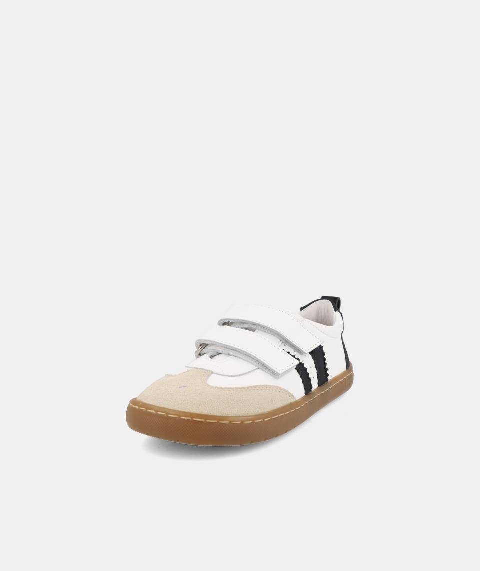 Sapatilha infantil Barefoot Blanditos Delfin (Branco/Preto) vista de frente, com fecho de velcro e sola de borracha castanha.