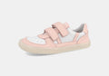 Sapatilha infantil barefoot Blanditos by Crio's Kauai em rosa pálido e branco, com fecho de duas tiras de velcro e sola fina.