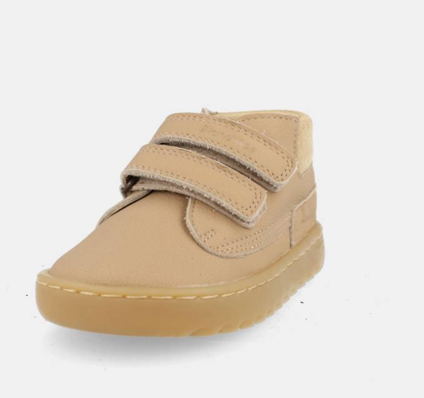 Sapatilha infantil barefoot Blanditos Lima Arena em pele castanha clara, vista de frente e ligeiramente de lado, com fecho duplo de velcro.