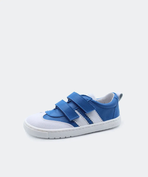 Sapatilha infantil Barefoot Blanditos Marea azul e branco, com fecho duplo de velcro e três riscas laterais brancas.