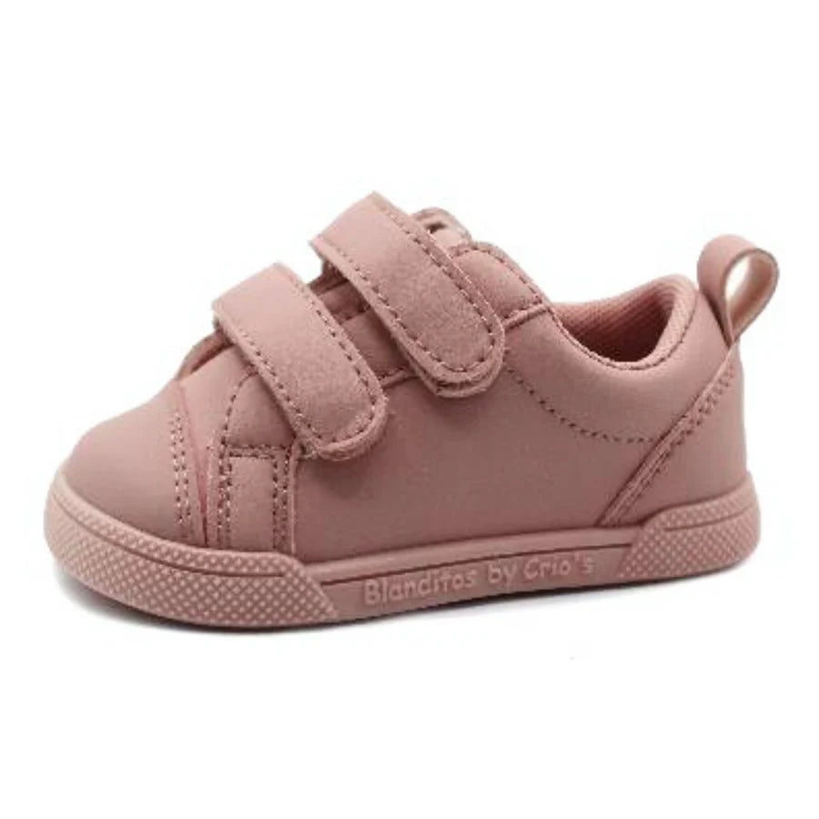 Sapatilha infantil vegana Zeus rosa da Blanditos by Crio's, estilo desportivo com fecho de velcro duplo e sola flexível.